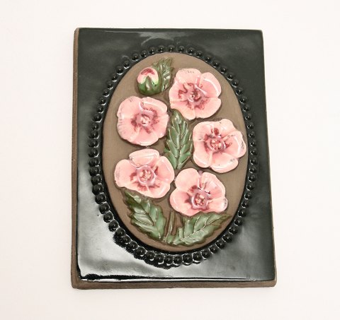 Relief med lyserøde blomster, Jie